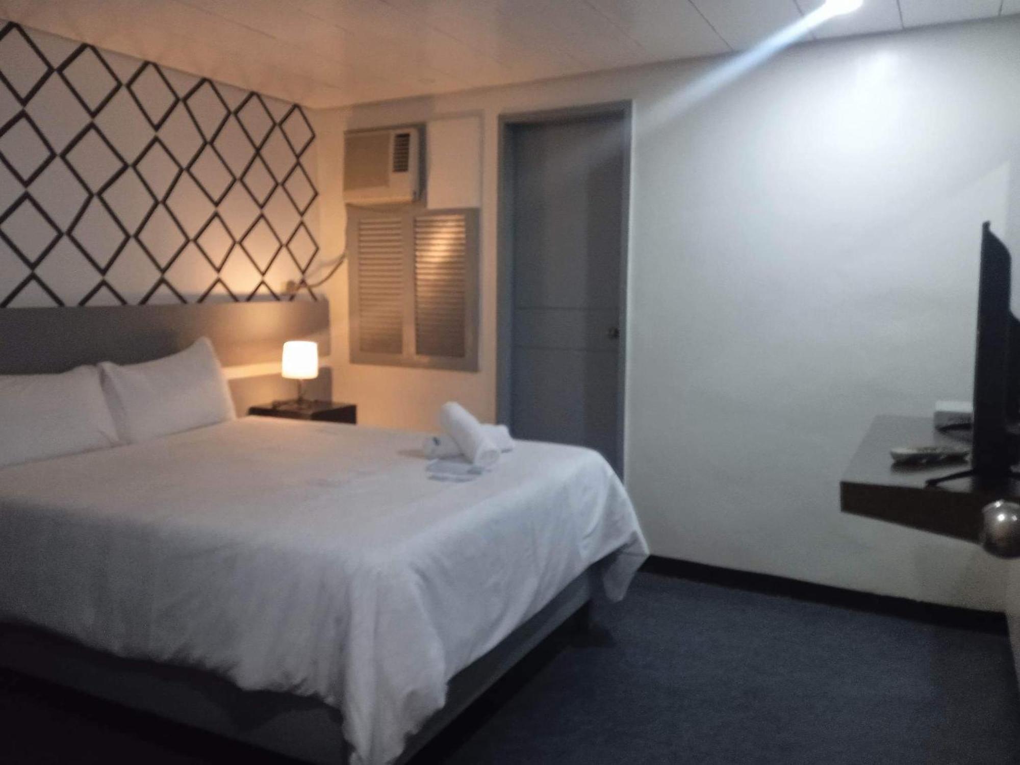 Acme Inn Subic Olongapo Exterior photo